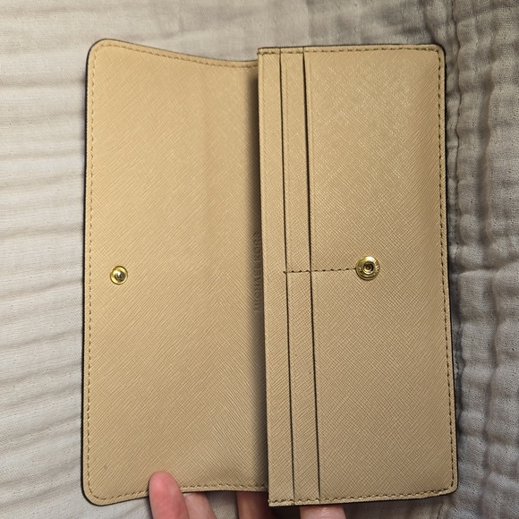 Michael Kors wallet - Picture 5 of 12